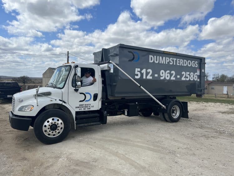 Types of Customers Who May Use Dumpsters in Texas